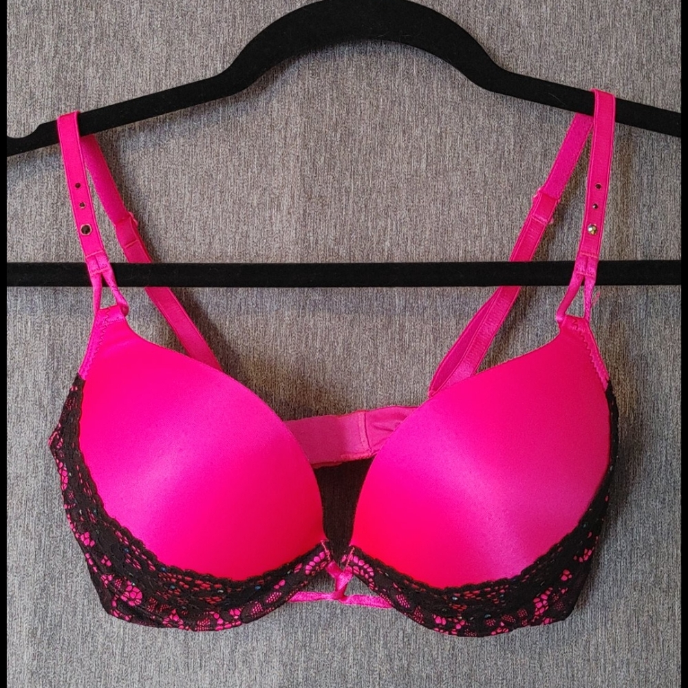 Victoria's Secret Miraculous Plunge Bra